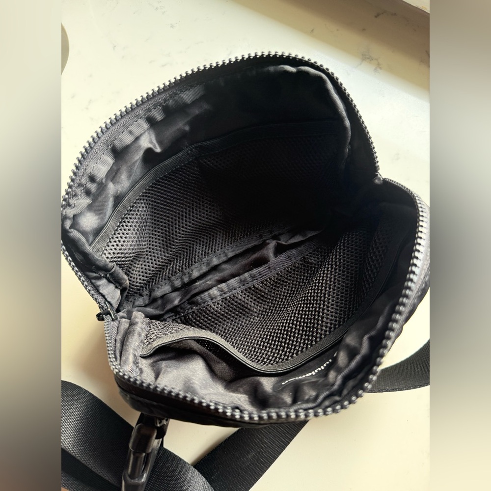 Lululemon Belt Bag 1L With Long Strap - Picture 4 of 7